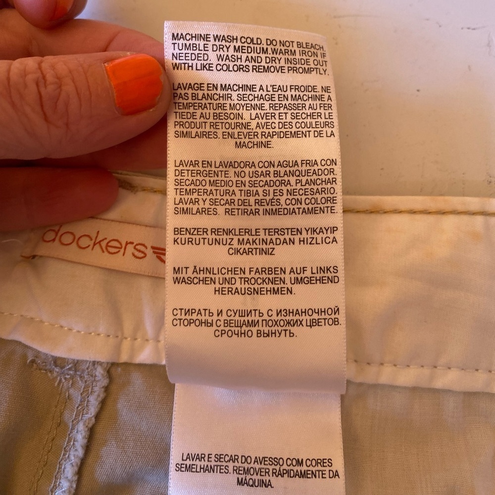 Dockers Womens Truly Slimming Khaki Shorts, Size 18,  NWT, 2010, Retired Style - Picture 8 of 8